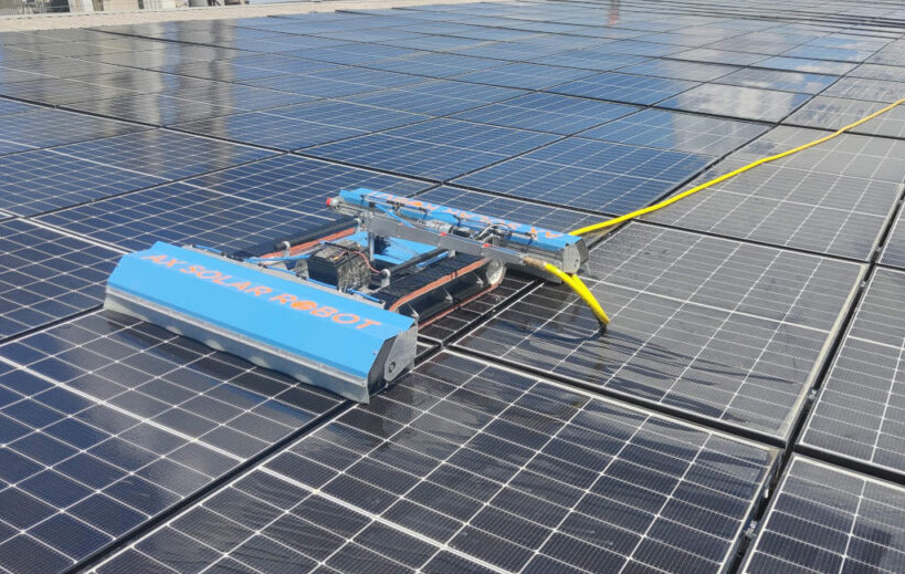 Nettoyage de toitures solaires
